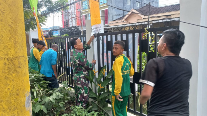 (12/01/2024) Kegiatan Kerja Bakti dan Pemasangan Umbul-Umbul di Kelurahan Sidomulyo untuk Hari Jadi Samarinda ke 356 dan HUT Pemerintah Kota Samarinda  ke 64