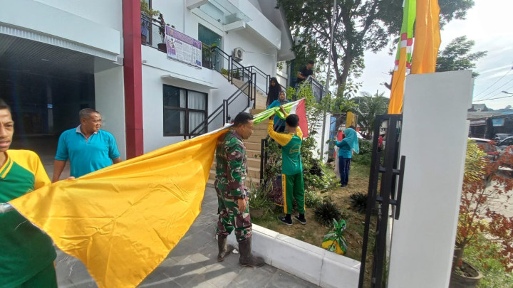 (12/01/2024) Kegiatan Kerja Bakti dan Pemasangan Umbul-Umbul di Kelurahan Sidomulyo untuk Hari Jadi Samarinda ke 356 dan HUT Pemerintah Kota Samarinda  ke 64