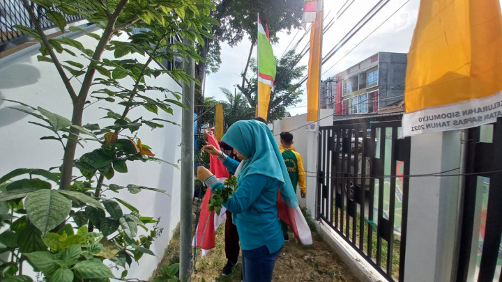 (12/01/2024) Kegiatan Kerja Bakti dan Pemasangan Umbul-Umbul di Kelurahan Sidomulyo untuk Hari Jadi Samarinda ke 356 dan HUT Pemerintah Kota Samarinda  ke 64
