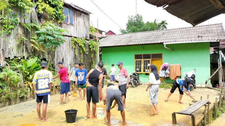Kegiatan Gotong Royong Warga Kelurahan Sidomulyo RT. 13, RT. 30, RT. 23, RT. (04/01/2026))