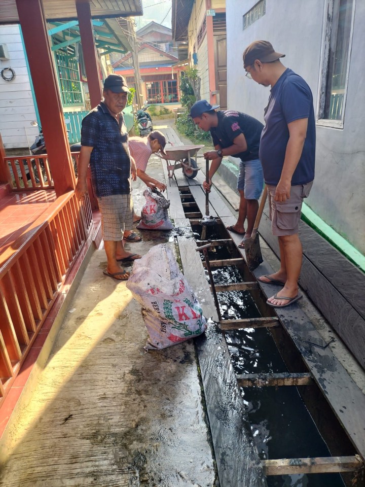 Kegiatan Kerja Bakti  RT. 01, RT. 02, RT. 04, RT. 08, RT. 11, RT. 13, RT. 17, RT. 21, RT. 22, RT. 27, RT. 35, RT. 40 (18/01/2026)