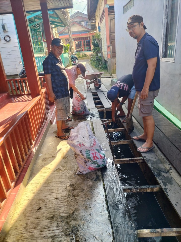 Kegiatan Kerja Bakti  RT. 01, RT. 02, RT. 04, RT. 08, RT. 11, RT. 13, RT. 17, RT. 21, RT. 22, RT. 27, RT. 35, RT. 40 (18/01/2026)