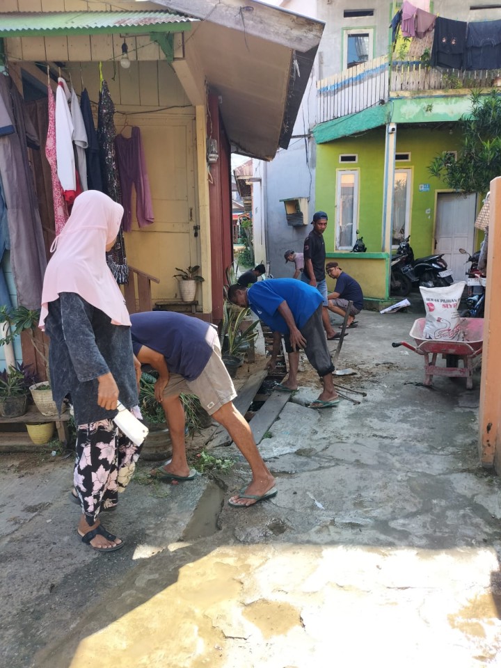 Kegiatan Kerja Bakti  RT. 01, RT. 02, RT. 04, RT. 08, RT. 11, RT. 13, RT. 17, RT. 21, RT. 22, RT. 27, RT. 35, RT. 40 (18/01/2026)