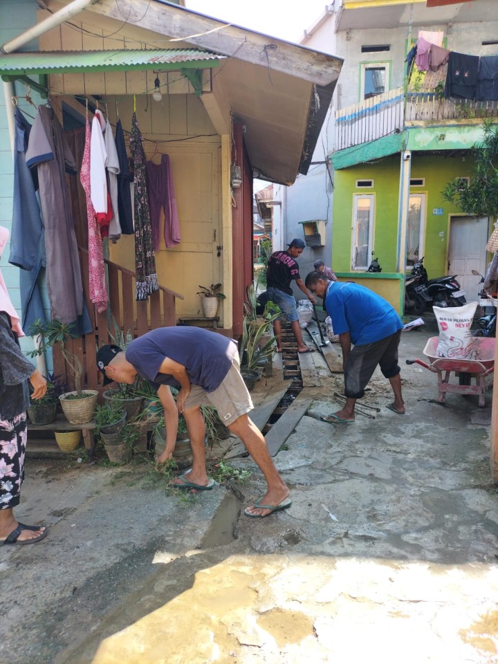 Kegiatan Kerja Bakti  RT. 01, RT. 02, RT. 04, RT. 08, RT. 11, RT. 13, RT. 17, RT. 21, RT. 22, RT. 27, RT. 35, RT. 40 (18/01/2026)