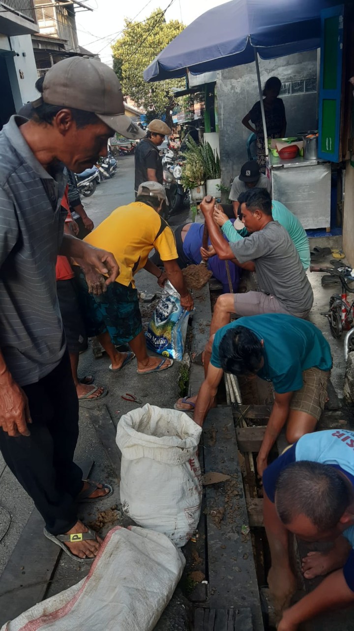 Kegiatan Kerja Bakti  RT. 01, RT. 02, RT. 04, RT. 08, RT. 11, RT. 13, RT. 17, RT. 21, RT. 22, RT. 27, RT. 35, RT. 40 (18/01/2026)