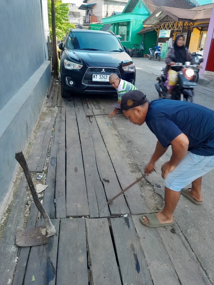 Kegiatan Kerja Bakti  RT. 01, RT. 02, RT. 04, RT. 08, RT. 11, RT. 13, RT. 17, RT. 21, RT. 22, RT. 27, RT. 35, RT. 40 (18/01/2026)