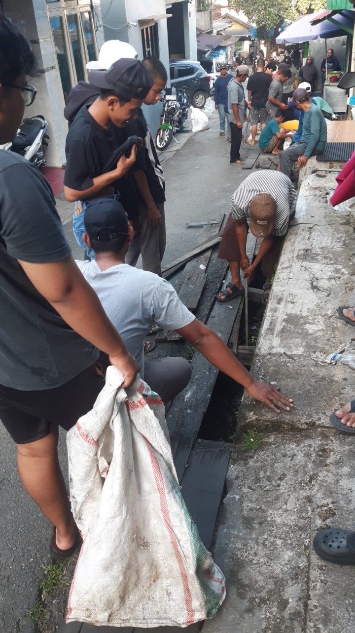 Kegiatan Kerja Bakti  RT. 01, RT. 02, RT. 04, RT. 08, RT. 11, RT. 13, RT. 17, RT. 21, RT. 22, RT. 27, RT. 35, RT. 40 (18/01/2026)