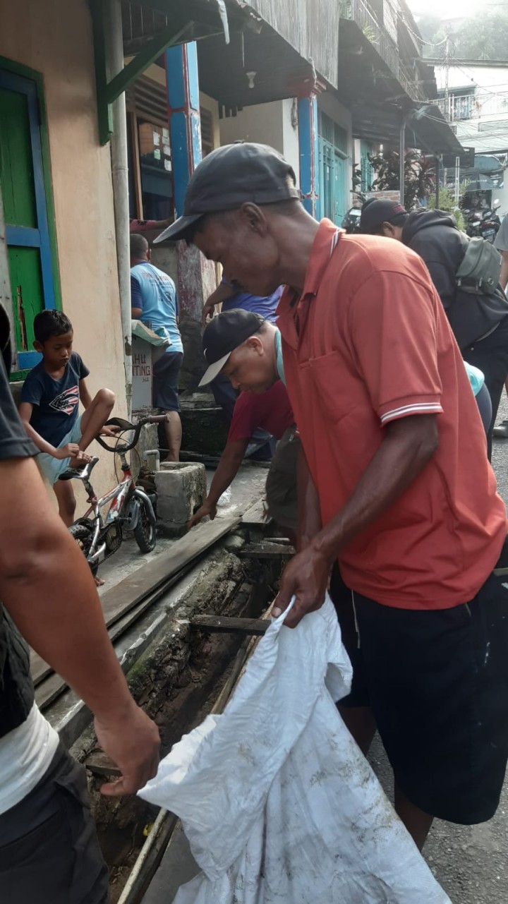 Kegiatan Kerja Bakti  RT. 01, RT. 02, RT. 04, RT. 08, RT. 11, RT. 13, RT. 17, RT. 21, RT. 22, RT. 27, RT. 35, RT. 40 (18/01/2026)