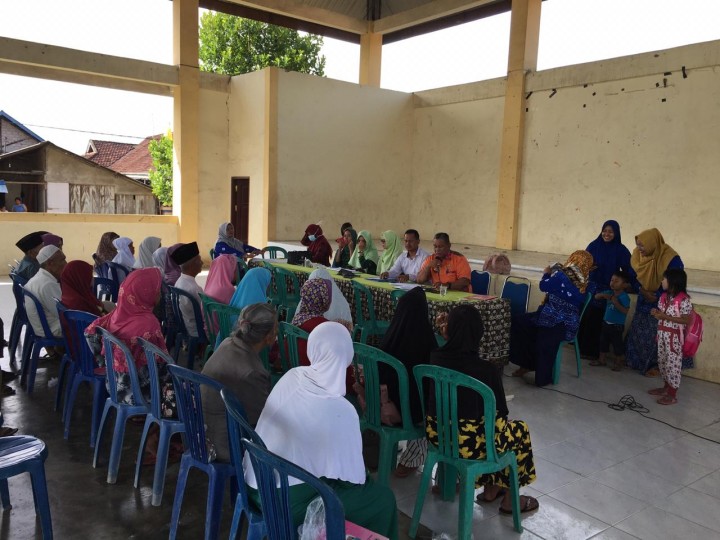 Penyerahan Dana Kelurahan untuk Posyandu Lansia