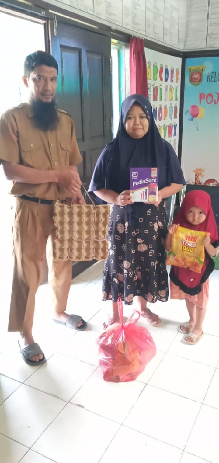 Pembagian Sembako dan Bantuan Anak Sekolah Program Probebaya Tahun 2022