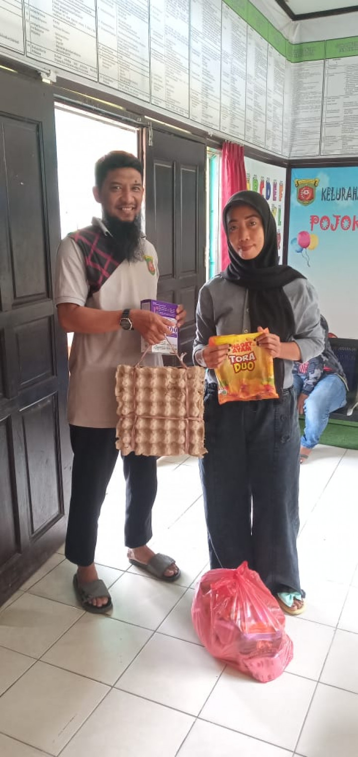 Pembagian Sembako dan Bantuan Anak Sekolah Program Probebaya Tahun 2022