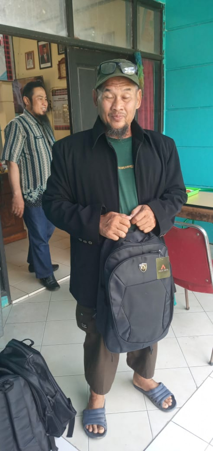 Pembagian Sembako dan Bantuan Anak Sekolah Program Probebaya Tahun 2022