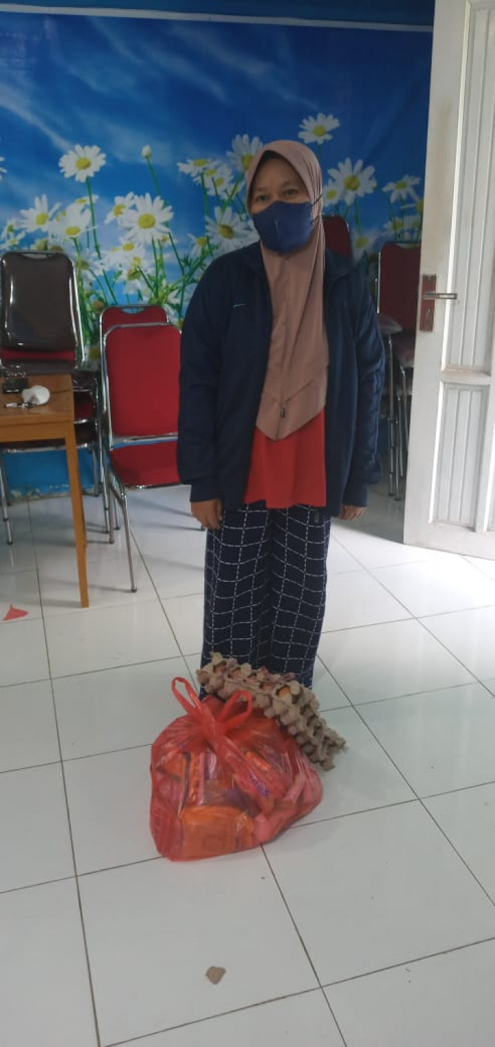 Pembagian Sembako dan Bantuan Anak Sekolah Program Probebaya Tahun 2022