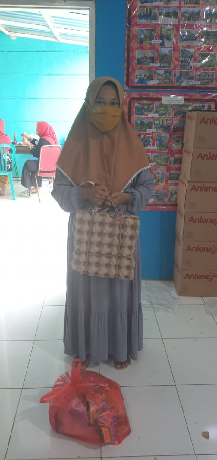 Pembagian Sembako dan Bantuan Anak Sekolah Program Probebaya Tahun 2022