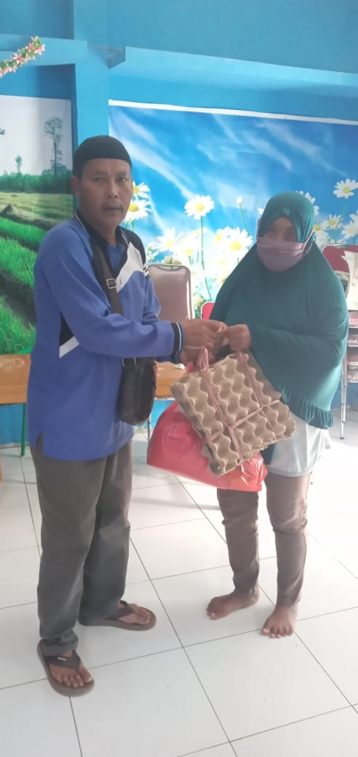Pembagian Sembako dan Bantuan Anak Sekolah Program Probebaya Tahun 2022