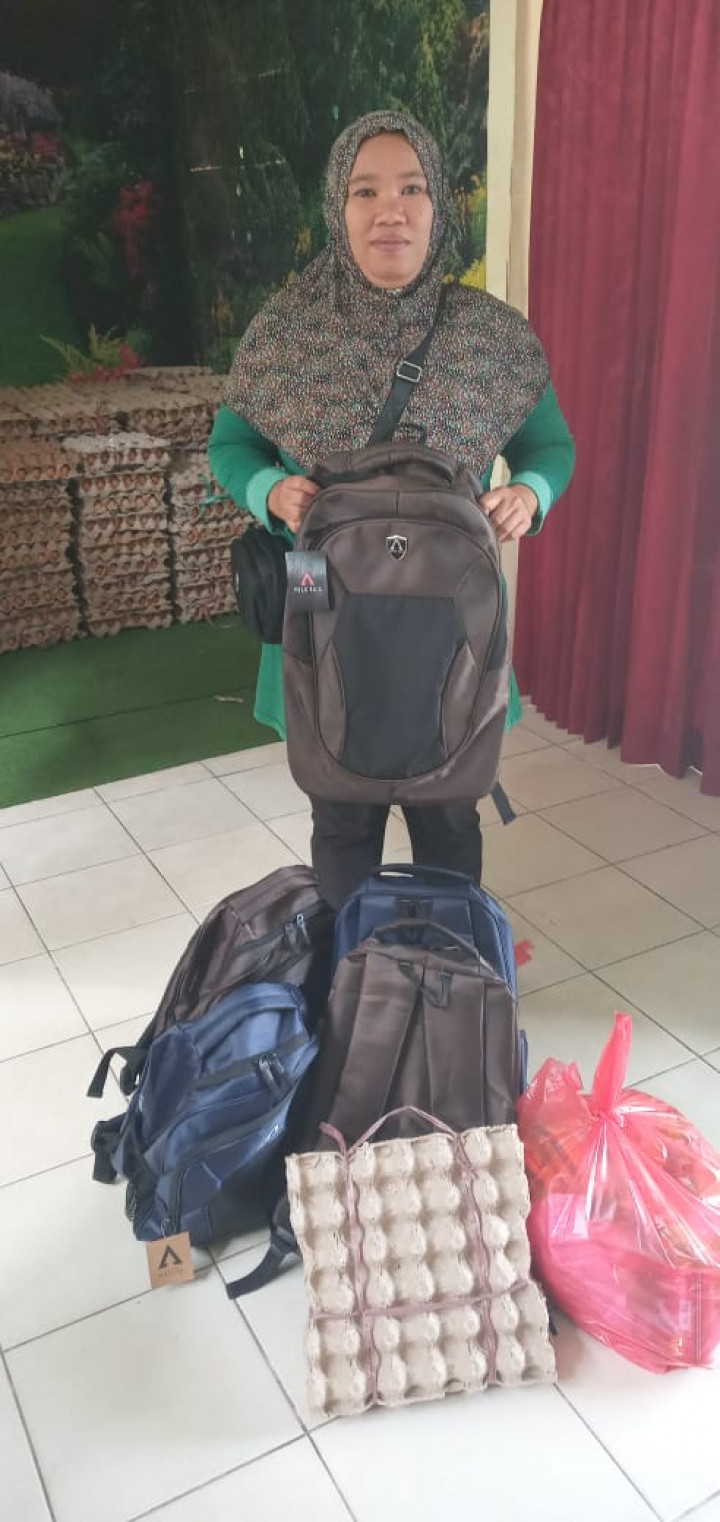 Pembagian Sembako dan Bantuan Anak Sekolah Program Probebaya Tahun 2022