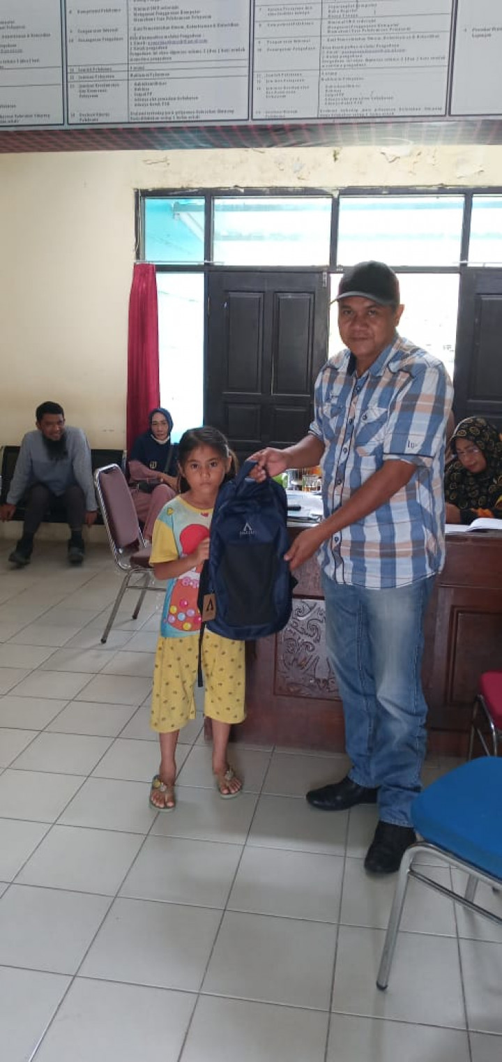 Pembagian Sembako dan Bantuan Anak Sekolah Program Probebaya Tahun 2022