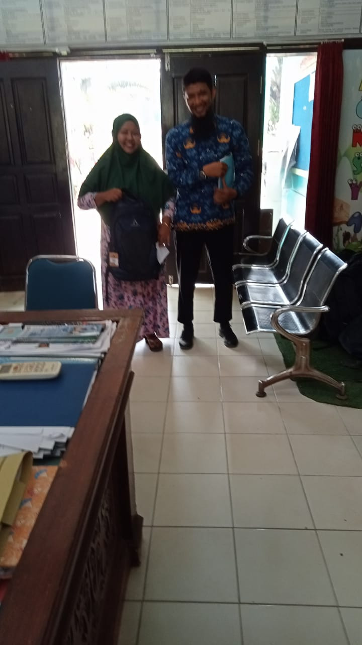 Pembagian Sembako dan Bantuan Anak Sekolah Program Probebaya Tahun 2022