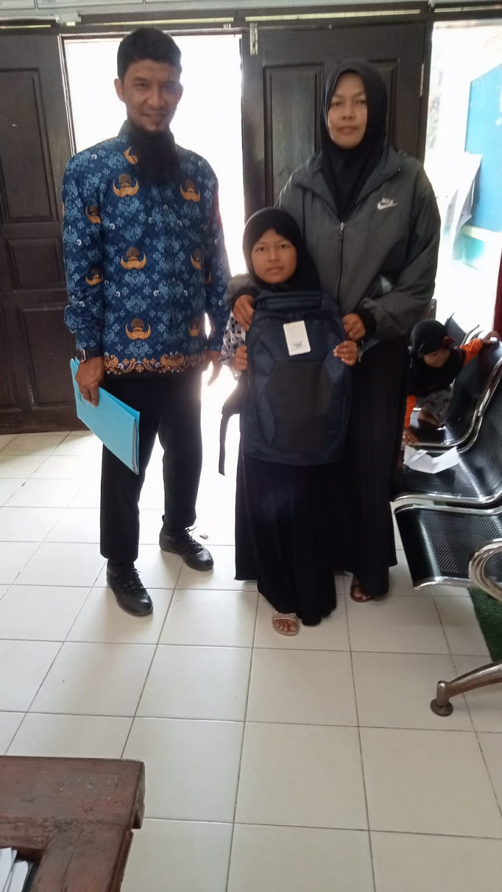 Pembagian Sembako dan Bantuan Anak Sekolah Program Probebaya Tahun 2022