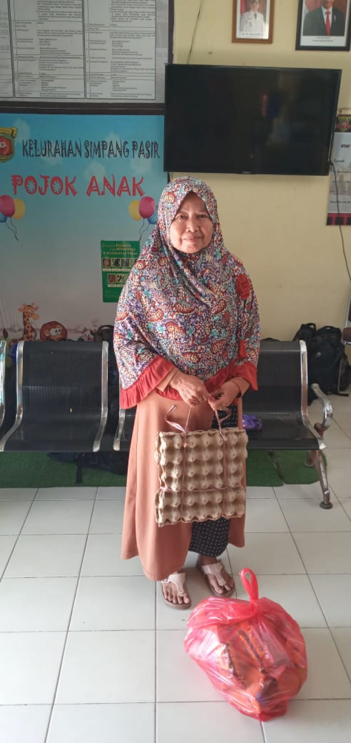 Pembagian Sembako dan Bantuan Anak Sekolah Program Probebaya Tahun 2022