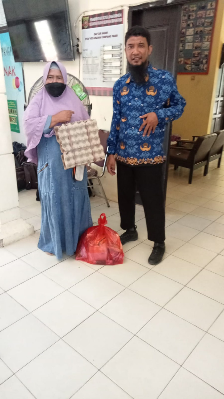 Pembagian Sembako dan Bantuan Anak Sekolah Program Probebaya Tahun 2022