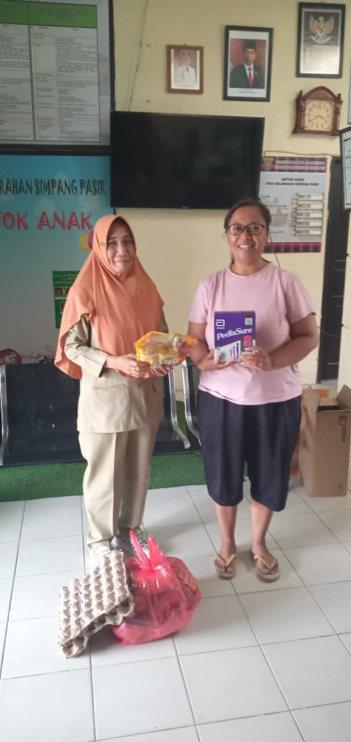 Pembagian Sembako dan Bantuan Anak Sekolah Program Probebaya Tahun 2022
