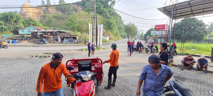 Gotong Royong Massal Di Sepanjang Jalan Trikora dan Ampera