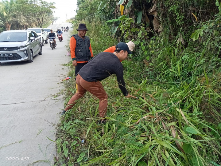 Gotong Royong Massal Di Sepanjang Jalan Trikora dan Ampera