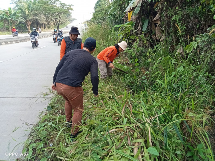 Gotong Royong Massal Di Sepanjang Jalan Trikora dan Ampera