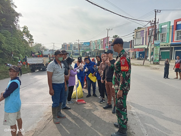 Gotong Royong Massal Di Sepanjang Jalan Trikora dan Ampera