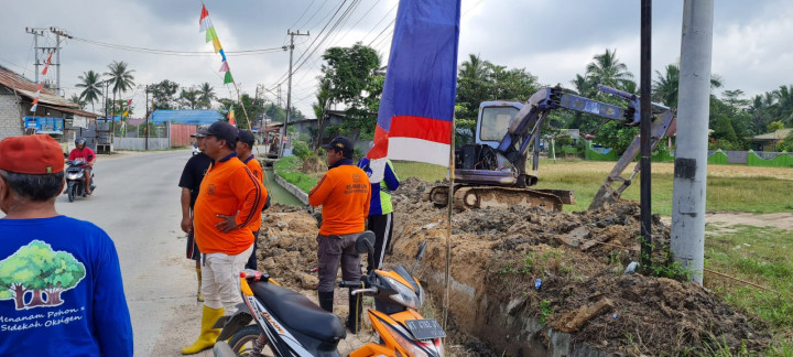 Gotong Royong Massal Di Sepanjang Jalan Trikora dan Ampera
