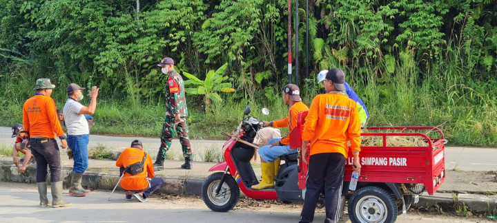 Gotong Royong Massal Di Sepanjang Jalan Trikora dan Ampera