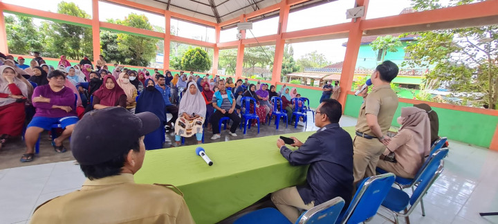 Pembagian Bantuan Sembako dan Alat Perlengkapan Sekolah Probebaya 2023