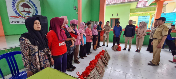 Pembagian Bantuan Sembako dan Alat Perlengkapan Sekolah Probebaya 2023
