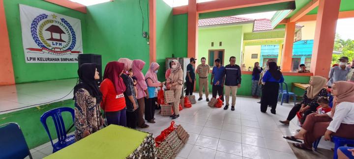 Pembagian Bantuan Sembako dan Alat Perlengkapan Sekolah Probebaya 2023