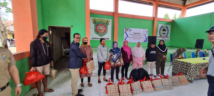 Pembagian Bantuan Sembako dan Alat Perlengkapan Sekolah Probebaya 2023