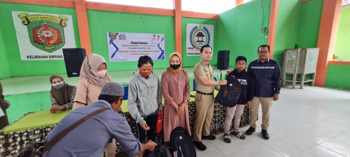 Pembagian Bantuan Sembako dan Alat Perlengkapan Sekolah Probebaya 2023