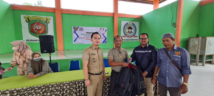 Pembagian Bantuan Sembako dan Alat Perlengkapan Sekolah Probebaya 2023