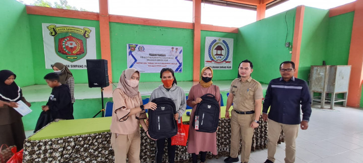 Pembagian Bantuan Sembako dan Alat Perlengkapan Sekolah Probebaya 2023