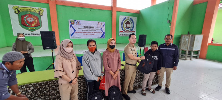 Pembagian Bantuan Sembako dan Alat Perlengkapan Sekolah Probebaya 2023