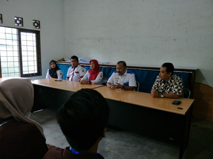 Serah Terima Mahasiswa KKN Universitas Widyagama Di Kelurahan Sindang Sari
