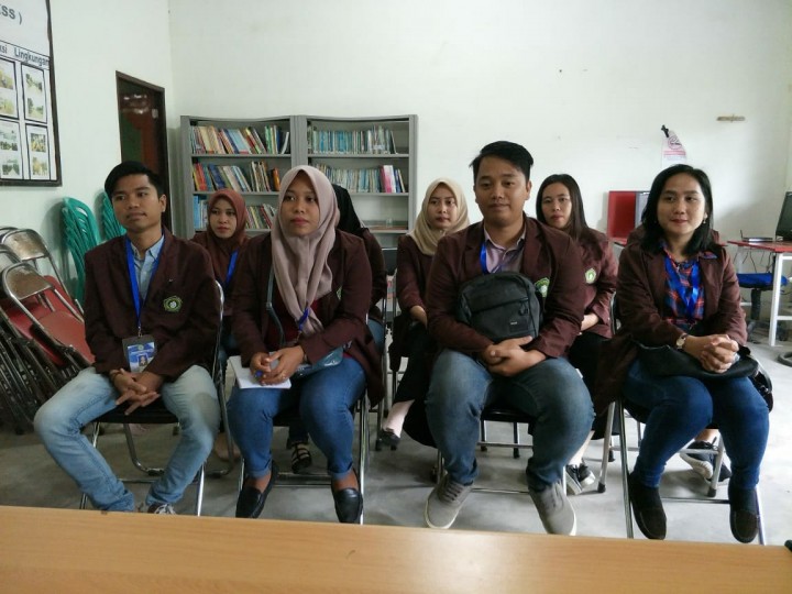 Serah Terima Mahasiswa KKN Universitas Widyagama Di Kelurahan Sindang Sari
