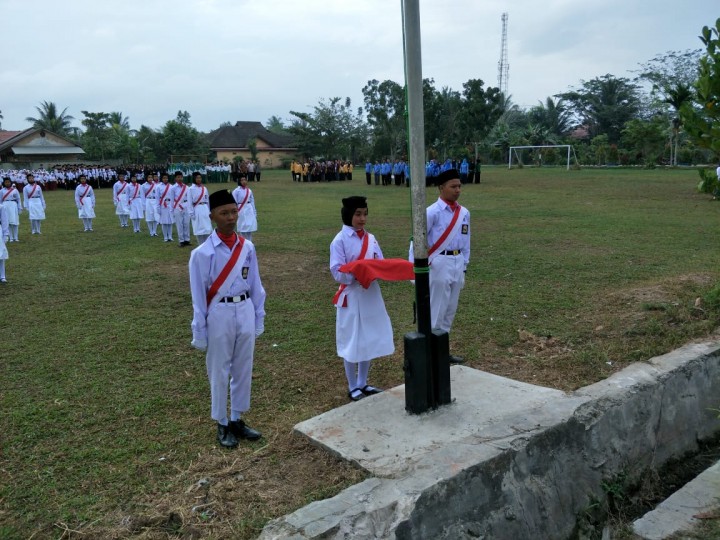 Upacara Bendera Memperingati Hari Proklamasi HUT RI-73