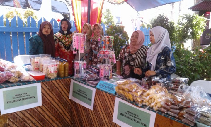 Lomba Tumpeng di kelurahan sambutan dan peresmian kampung KB di kelurahan Sambutan