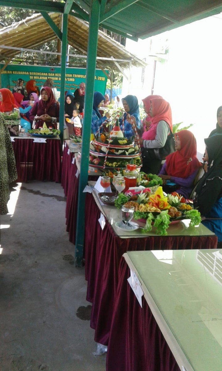 Lomba Tumpeng di kelurahan sambutan dan peresmian kampung KB di kelurahan Sambutan