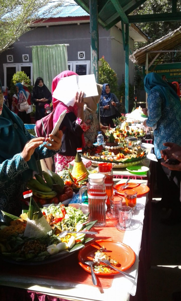 Lomba Tumpeng di kelurahan sambutan dan peresmian kampung KB di kelurahan Sambutan