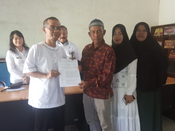 Menerima kehadiran Kabid Perlindungan hak perempuan dan perlindungan khusus anak (PHPPKA) Dinas Pemberdayaan perempuan dan perlindungan anak  dalam rangka penyerahan SK PATBM Kelurahan Sindang sari.