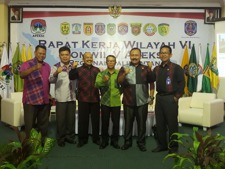 Menghadiri acara rapat Kerja Wilayah VI KOMWIL V ASPEKSI regional Kalimantan ' Inovasi Pelayanan Publik Untuk Kesejahtraan  Masyarakat'