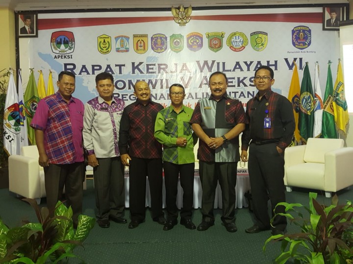 Menghadiri acara rapat Kerja Wilayah VI KOMWIL V ASPEKSI regional Kalimantan ' Inovasi Pelayanan Publik Untuk Kesejahtraan  Masyarakat'