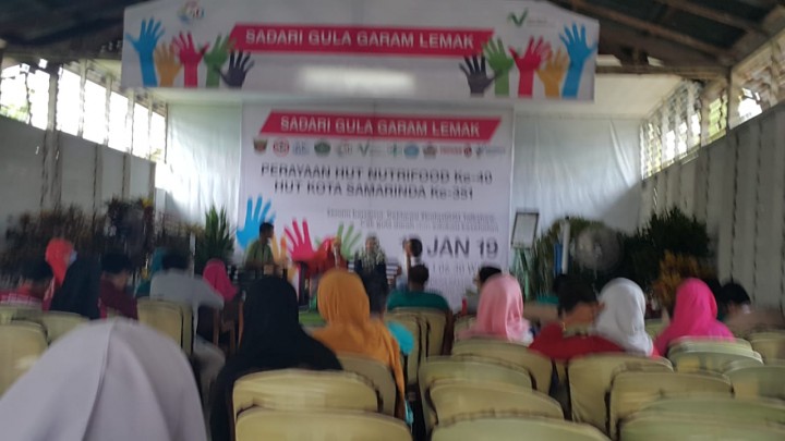 Memperingati HUT pemkot kota samarinda yang ke 351 dan HUT Nutrifood yang ke 40. di Balai desa kel.sindang sari.